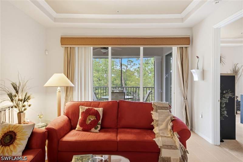 2 bedroom Condominium at 4833 Hampshire Ct 301, Lake Barrington, Naples — photo 5