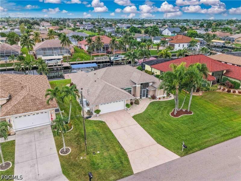 3 bedroom SingleFamilyResidence at 1114 SE 21st Ter, Cape Coral, Cape Coral — photo 3