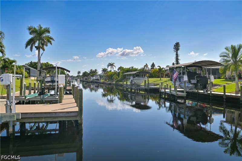 3 bedroom SingleFamilyResidence at 1114 SE 21st Ter, Cape Coral, Cape Coral — photo 5