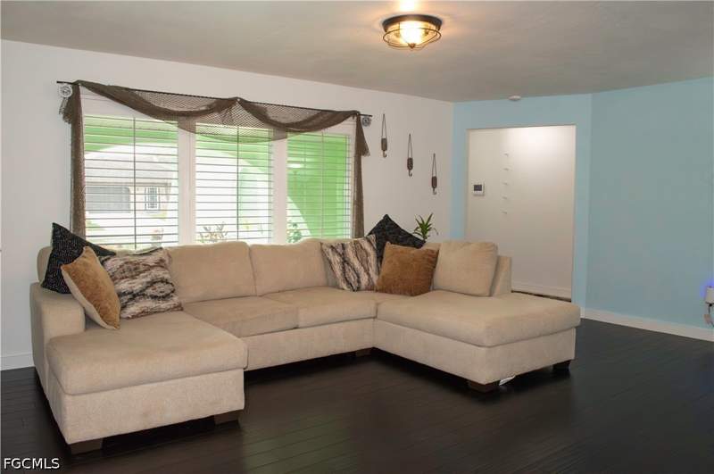 3 bedroom SingleFamilyResidence at 3820 SE 10th Pl, Cape Coral, Cape Coral — photo 3