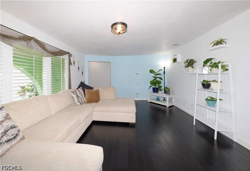 3 bedroom SingleFamilyResidence at 3820 SE 10th Pl, Cape Coral, Cape Coral — photo 4