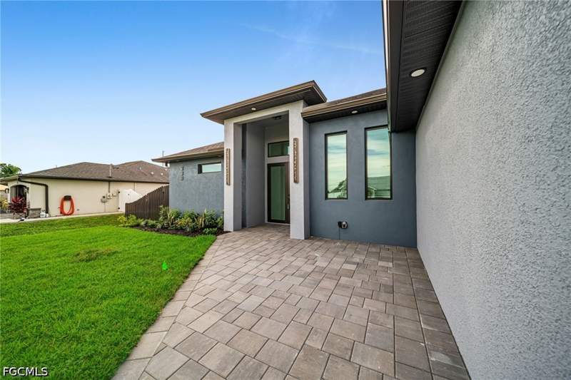 3 bedroom SingleFamilyResidence at 338 NE 24th Ter, Cape Coral, Cape Coral — photo 5