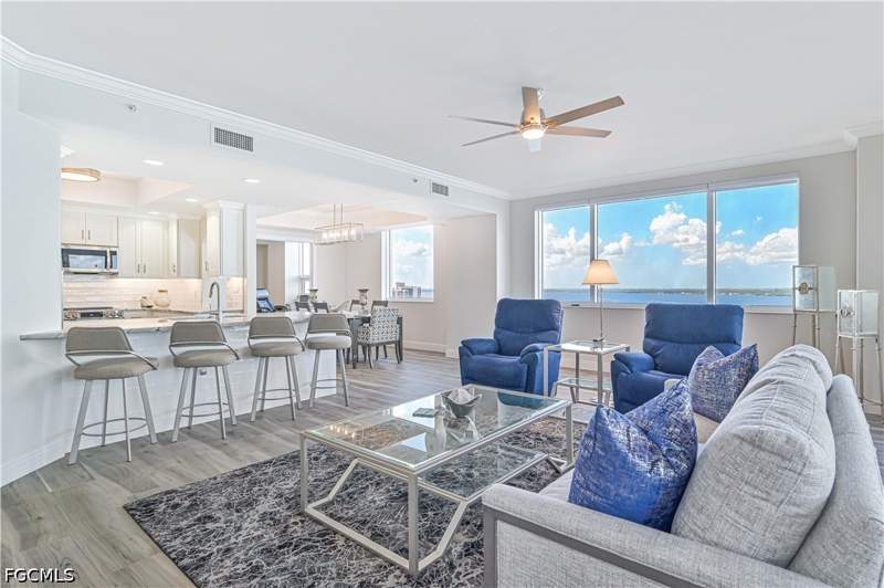 2 bedroom Condominium at 2104 W 1st St 1701, High Point Place, Fort Myers — photo 2