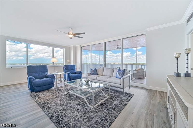 2 bedroom Condominium at 2104 W 1st St 1701, High Point Place, Fort Myers — photo 3