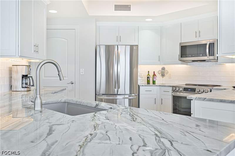 2 bedroom Condominium at 2104 W 1st St 1701, High Point Place, Fort Myers — photo 5