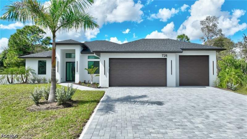 4 bedroom SingleFamilyResidence at 728 La Plata Ave, Mirror Lakes, Lehigh Acres — photo 2