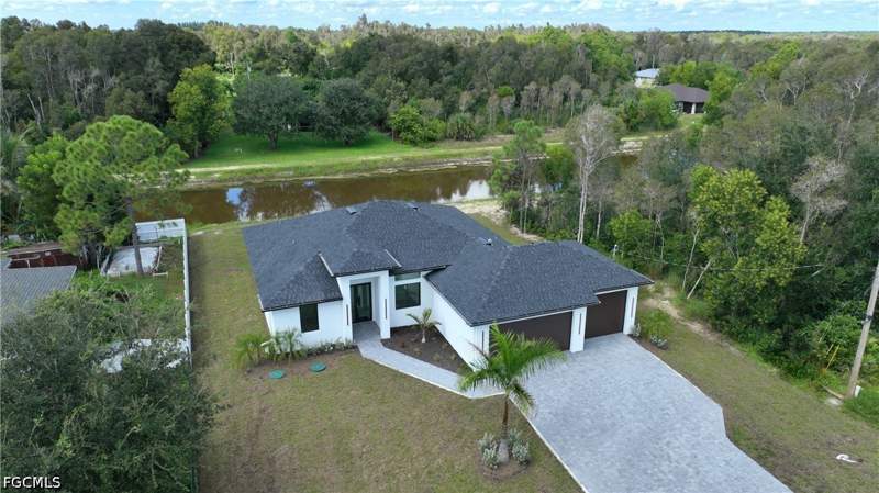 4 bedroom SingleFamilyResidence at 728 La Plata Ave, Mirror Lakes, Lehigh Acres — photo 3