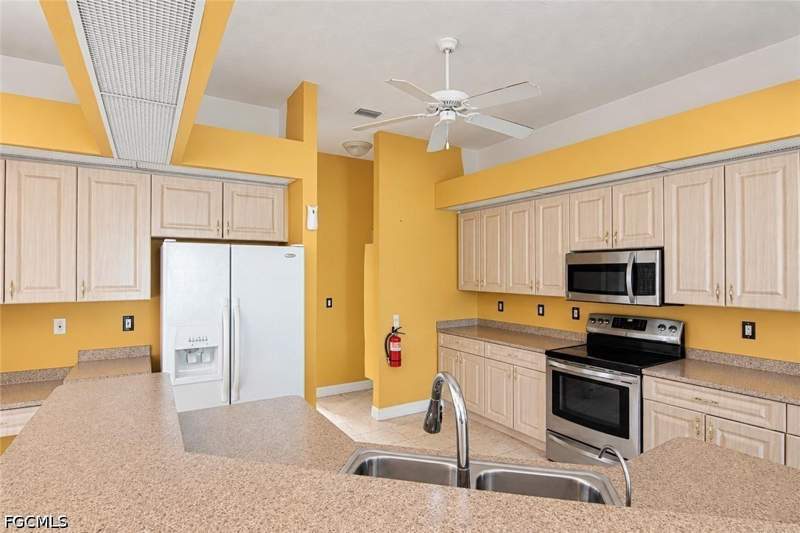 4 bedroom SingleFamilyResidence at 30 SW 15th Ter, Cape Coral, Cape Coral — photo 4