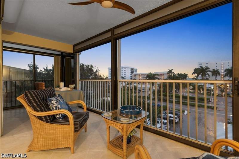 2 bedroom Condominium at 2880 Gulf Shore Blvd N 410, Windsor Court, Naples — photo 2