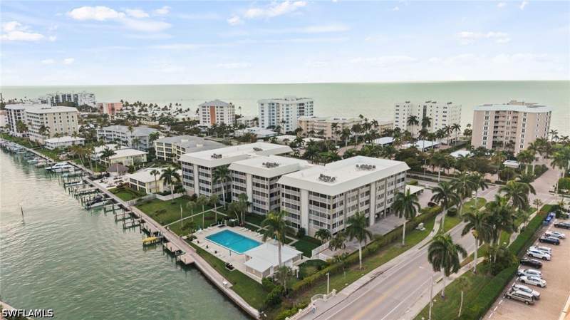 2 bedroom Condominium at 2880 Gulf Shore Blvd N 410, Windsor Court, Naples — photo 3