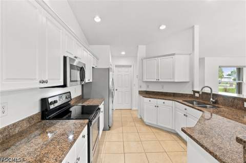 624 SW 9th Ave, Cape Coral FL - photo 11 of 38