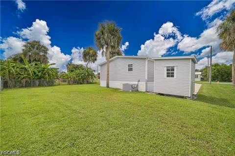 2481 Austin Smith Ct, North Fort Myers FL - photo 10 of 38
