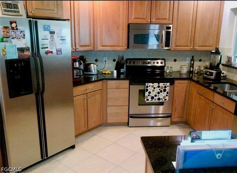 4 bedroom SingleFamilyResidence at 919 SE 18th Ter, Cape Coral, Cape Coral — photo 3
