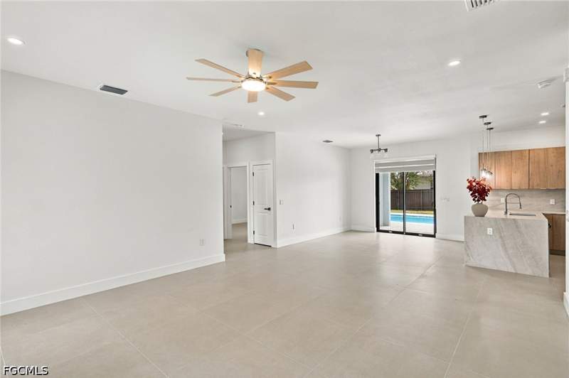 3 bedroom SingleFamilyResidence at 344 NE 10th Ter, Cape Coral, Cape Coral — photo 3