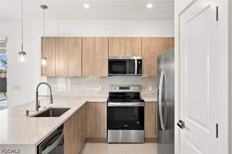 344 NE 10th Ter, Cape Coral FL - photo 8 of 35