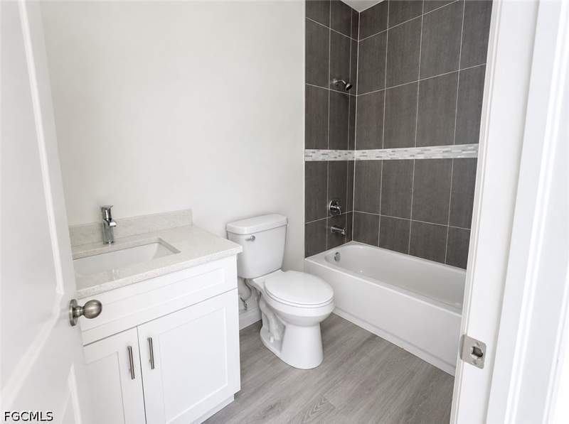 4 bedroom SingleFamilyResidence at 6004 Keystone Cir NW, Labelle, Labelle — photo 2