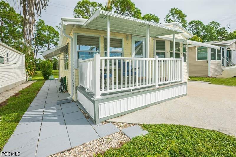 2 bedroom ManufacturedHome at 253 Caravan Cir, Fountain View Rv Resort, North Fort Myers — photo 2