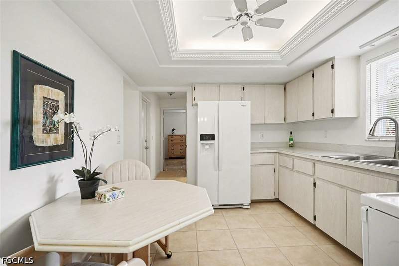 2 bedroom SingleFamilyResidence at 502 SE 32nd St, Cape Coral, Cape Coral — photo 3