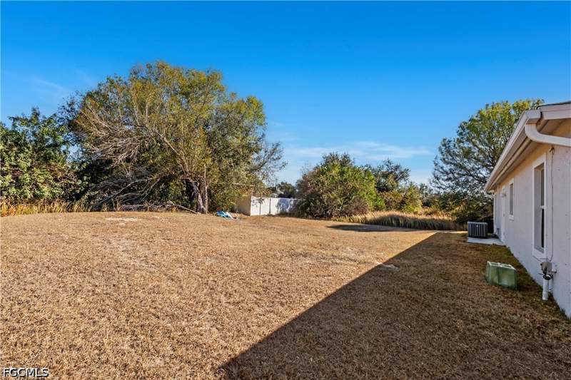4 bedroom SingleFamilyResidence at 9018 Penny Cir, Port Labelle, Labelle — photo 5