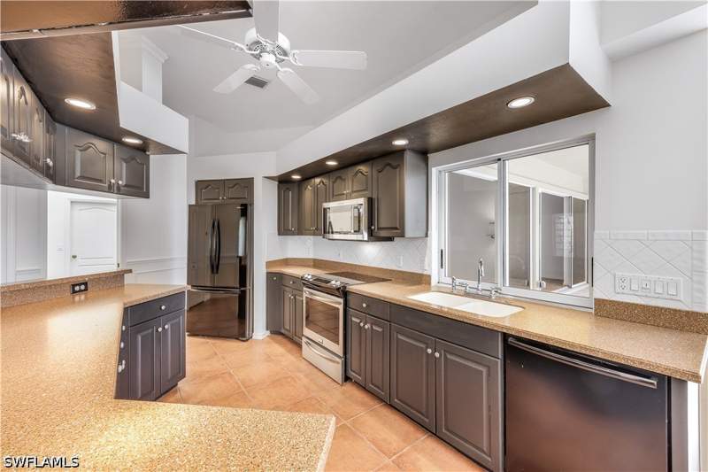 3 bedroom SingleFamilyResidence at 1952 Imperial Golf Co Blvd, Imperial Golf Estates, Naples — photo 4