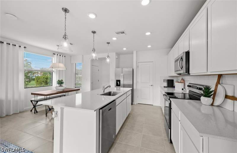 3 bedroom Townhouse at 1558 Lake Jessup Cir, Sawgrass At Coral Lakes, Cape Coral — photo 5