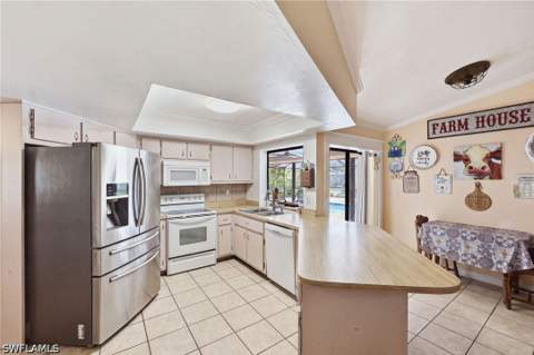 338 SE 46th Ln, Cape Coral FL - photo 9 of 27