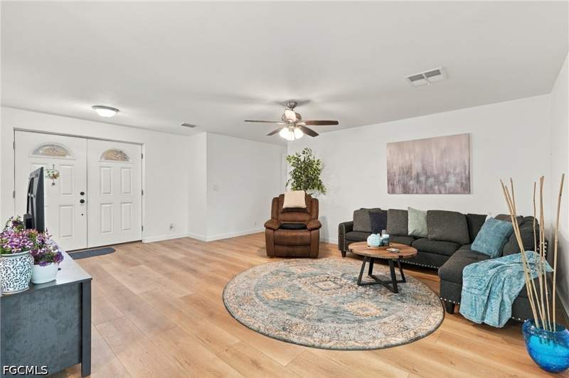 3 bedroom SingleFamilyResidence at 11821 Isle Of Palms Dr, Palm Isles, Fort Myers Beach — photo 4