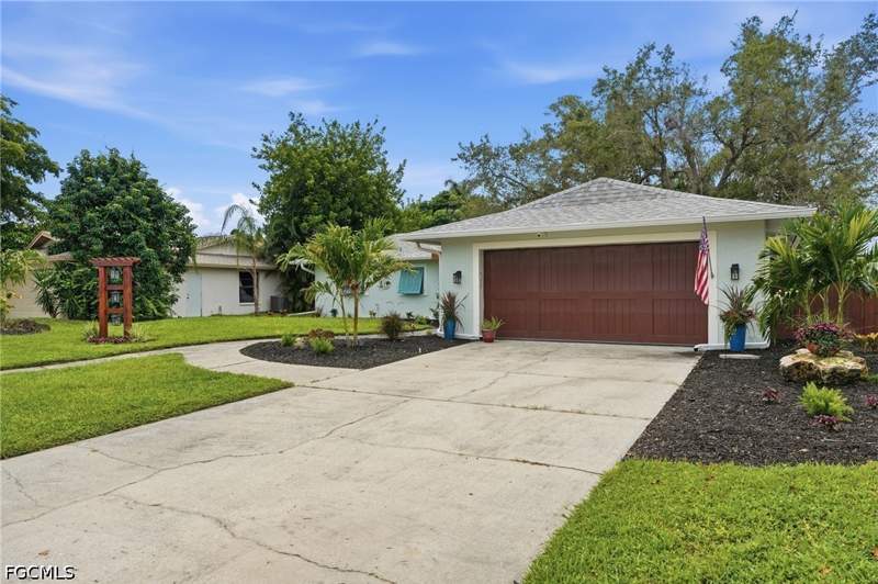3 bedroom SingleFamilyResidence at 1483 Sautern Dr, Whiskey Creek, Fort Myers — photo 2