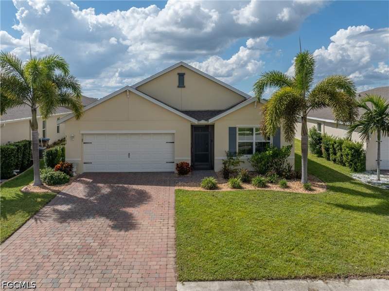 4 bedroom SingleFamilyResidence at 3190 Estancia Ln, Entrada, Cape Coral — photo 2