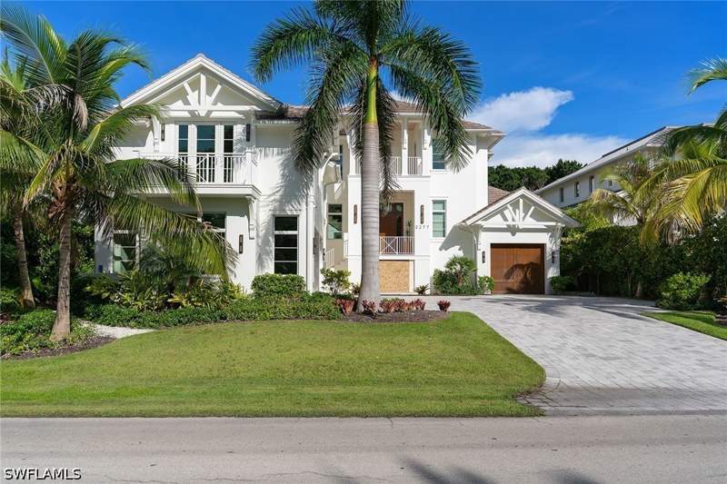 6 bedroom SingleFamilyResidence at 3277 Gordon Dr, Port Royal, Naples — photo 2