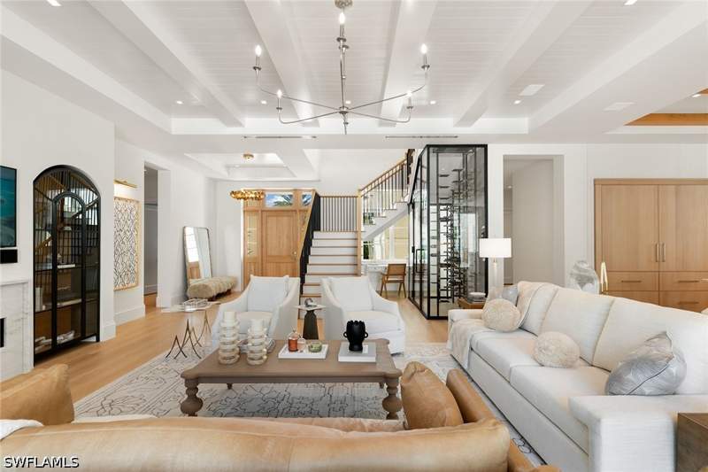6 bedroom SingleFamilyResidence at 3277 Gordon Dr, Port Royal, Naples — photo 4