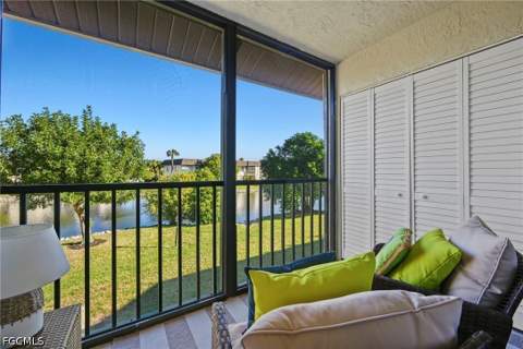 9290 Lake Park Dr 201, Fort Myers FL - photo 11 of 30