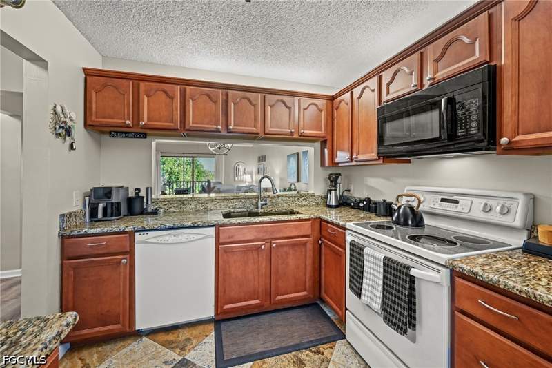 2 bedroom Condominium at 9290 Lake Park Dr 201, Central Park South Condos, Fort Myers — photo 4