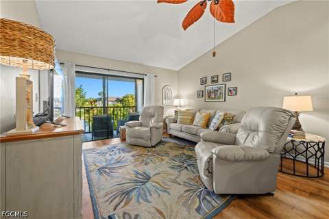 9290 Lake Park Dr 201, Fort Myers FL - photo 9 of 30