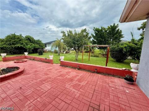902 Susan Ave N, Lehigh Acres FL - photo 6 of 30