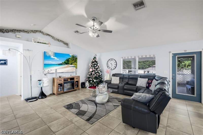 3 bedroom SingleFamilyResidence at 438 Willowbrook Dr, Lehigh Acres, Lehigh Acres — photo 4