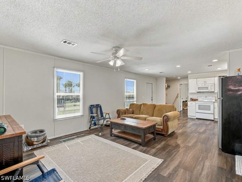2 bedroom ManufacturedHome at 775 Copeland Ave S, Everglades Town, Everglades City — photo 4