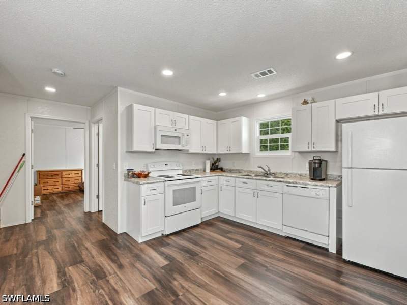 2 bedroom ManufacturedHome at 775 Copeland Ave S, Everglades Town, Everglades City — photo 5