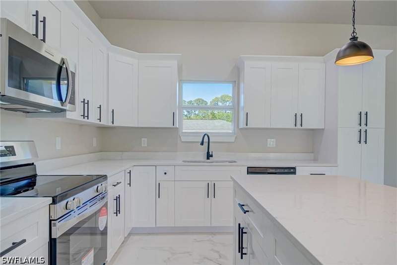 3 bedroom SingleFamilyResidence at 2023 Robert Ave, Alva, Alva — photo 2