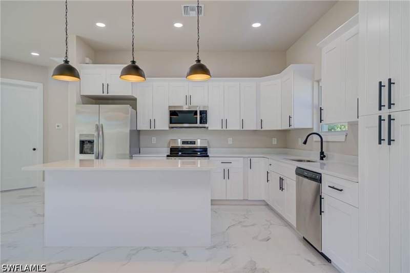 3 bedroom SingleFamilyResidence at 2023 Robert Ave, Alva, Alva — photo 3