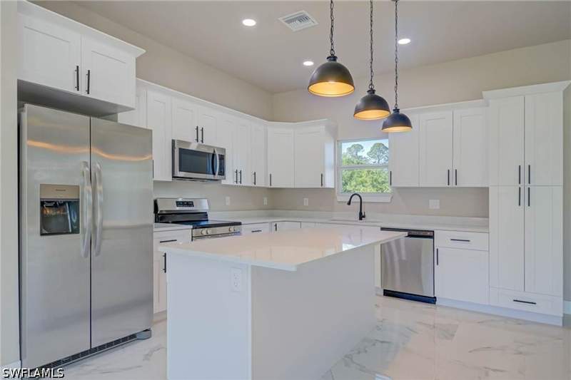 3 bedroom SingleFamilyResidence at 2023 Robert Ave, Alva, Alva — photo 4