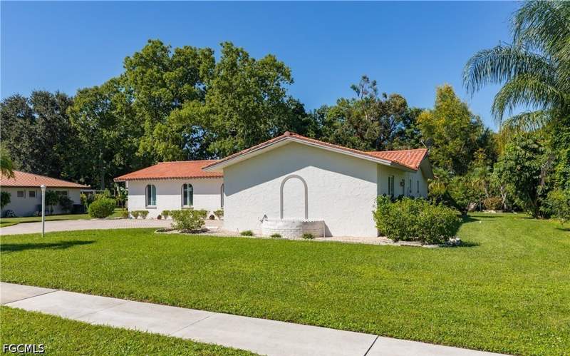3 bedroom SingleFamilyResidence at 4165 Yarmouth Ct, Lochmoor, North Fort Myers — photo 3