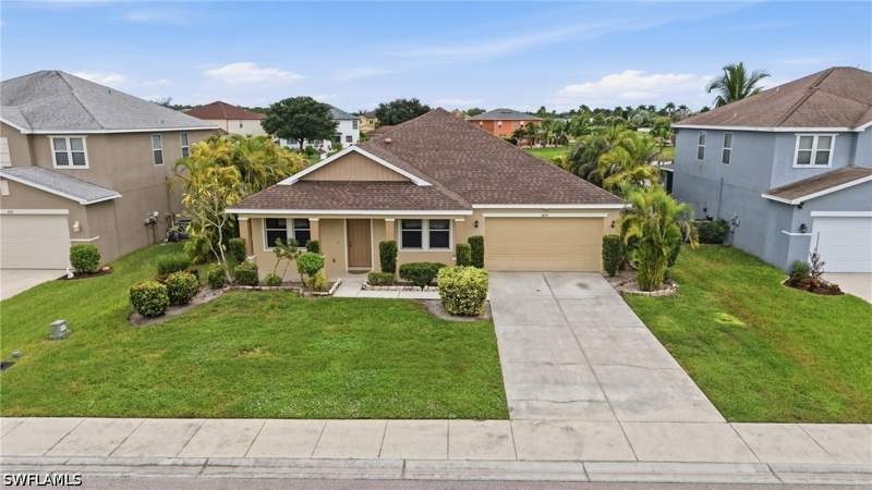 3 bedroom SingleFamilyResidence at 8091 Allamanda Ct, Town Lakes, Lehigh Acres — photo 2