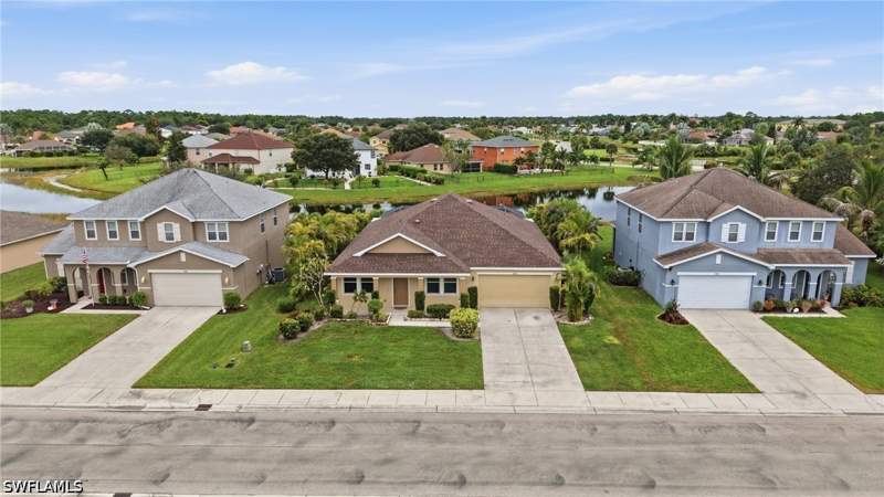 3 bedroom SingleFamilyResidence at 8091 Allamanda Ct, Town Lakes, Lehigh Acres — photo 3