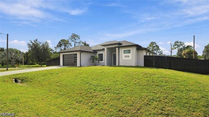 3 bedroom SingleFamilyResidence at 2606 E 3rd St, Island Of Happiness, Lehigh Acres — photo 2