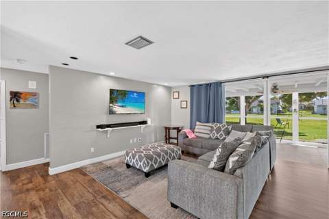 4015 SE 1st Pl, Cape Coral FL - photo 6 of 43