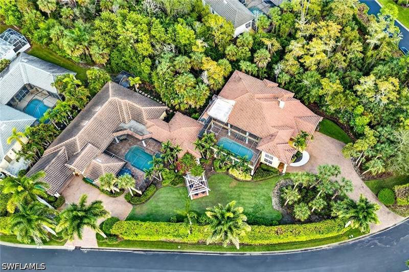 6 bedroom SingleFamilyResidence at 556 Eagle Creek Dr, Eagle Creek, Naples — photo 4
