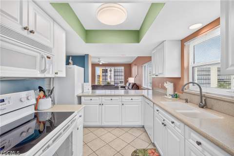 4361 Bay Beach Ln 424, Fort Myers Beach FL - photo 6 of 35