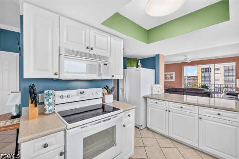4361 Bay Beach Ln 424, Fort Myers Beach FL - photo 7 of 35