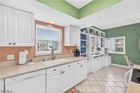 4361 Bay Beach Ln 424, Fort Myers Beach FL - photo 8 of 35